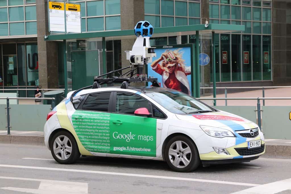 Google Maps car driving through the city collecting data_mobile mapping_sustainability