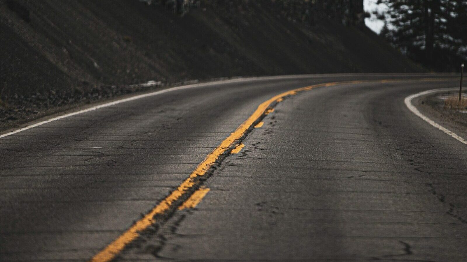 yellow line in middle of curved road