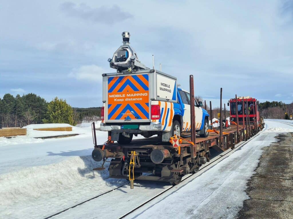 Field Group scans non-electrified railways in Norway with a MMS including Mosaic X camera and LiDAR